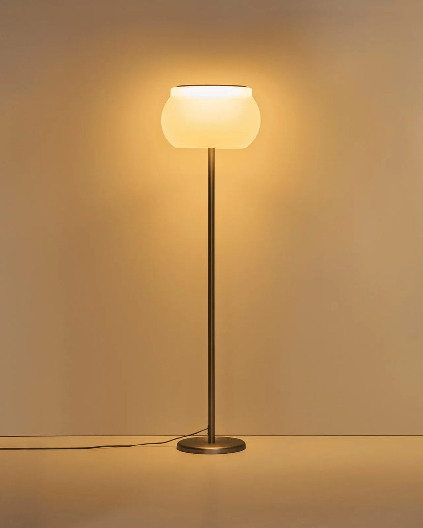 LED-Stehlampe Leruna aus satiniertem Glas und Metall mit verzinktem Finish von Kave Home – Bild 4