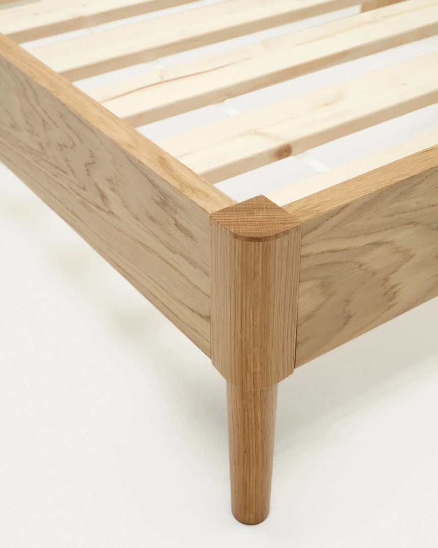 Lenon Bett aus Eichenholz und Eichenfurnier für Matratze von 160 x 200 cm FSC MIX Credit von Kave Home – Produktbild 4