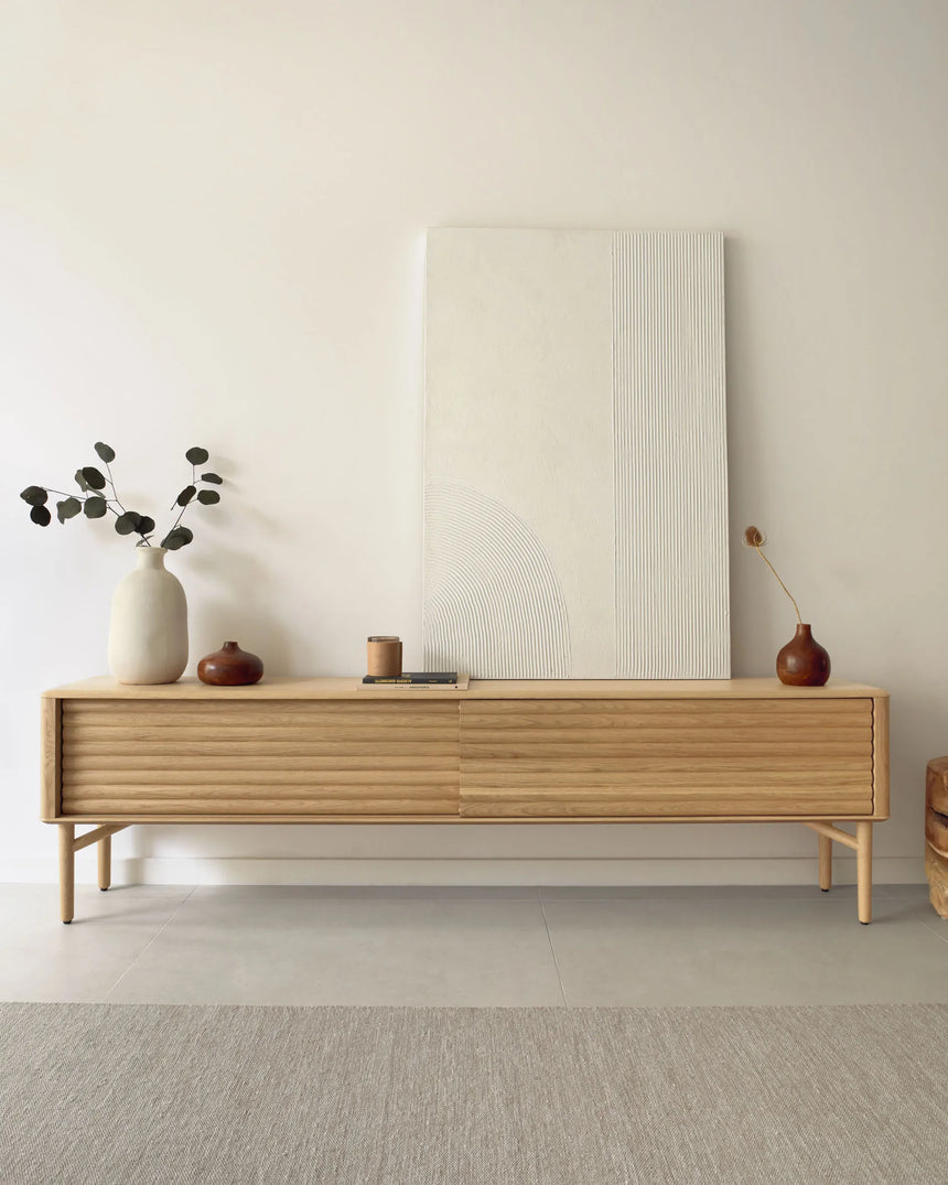 Lenon TV-Schrank 2 Türen aus massiver Eiche und Furnier 200 x 57 cm FSC MIX Credit von Kave Home – Produktbild 7