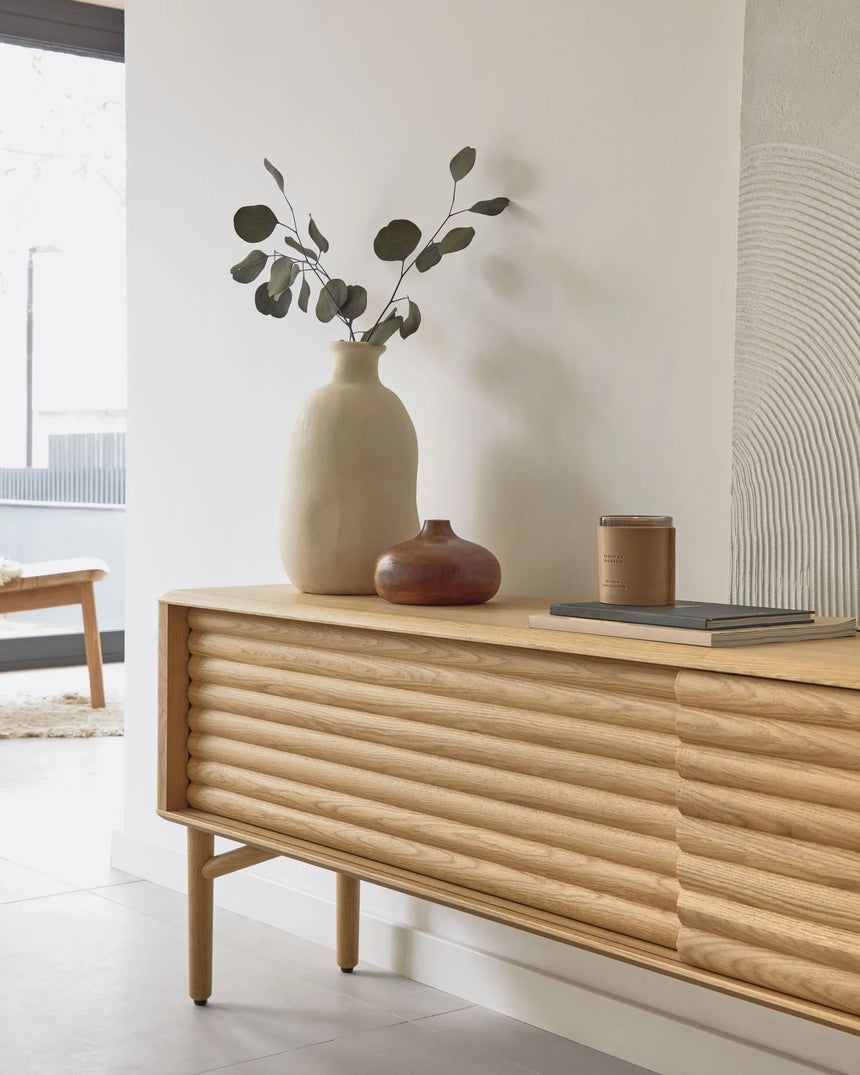 Lenon TV-Schrank 2 Türen aus massiver Eiche und Furnier 200 x 57 cm FSC MIX Credit von Kave Home – Produktbild 8