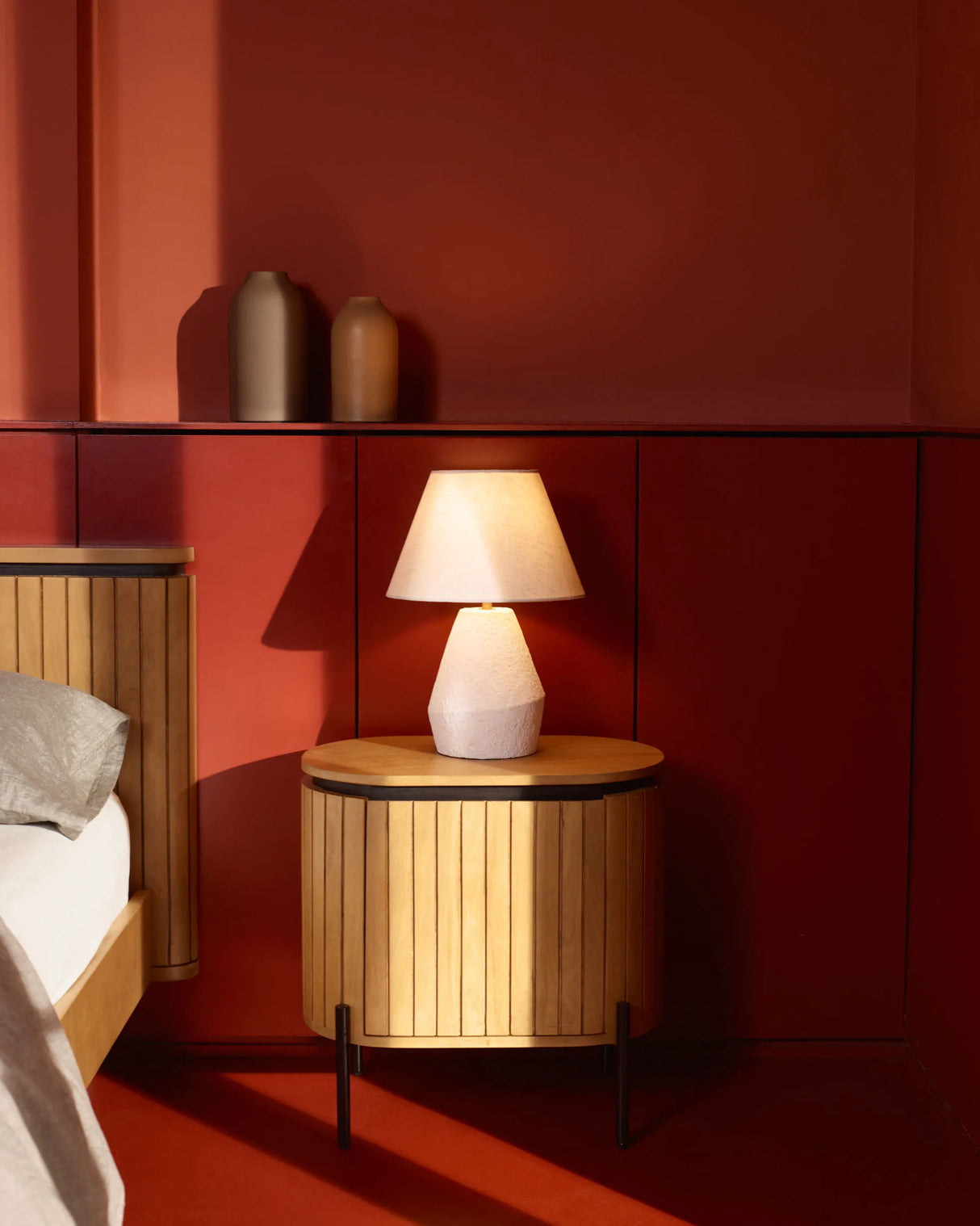 Licia Nachttisch 1 Tür aus massivem Mangoholz und schwarz lackiertem Metall 55 x 55 cm von Kave Home – Produktbild 5