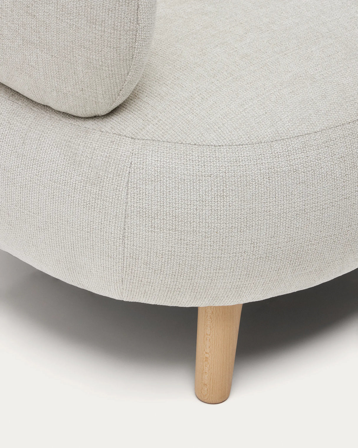 Luisa Sessel in Perle mit Beinen aus massiver Buche von Kave Home – Produktbild 4