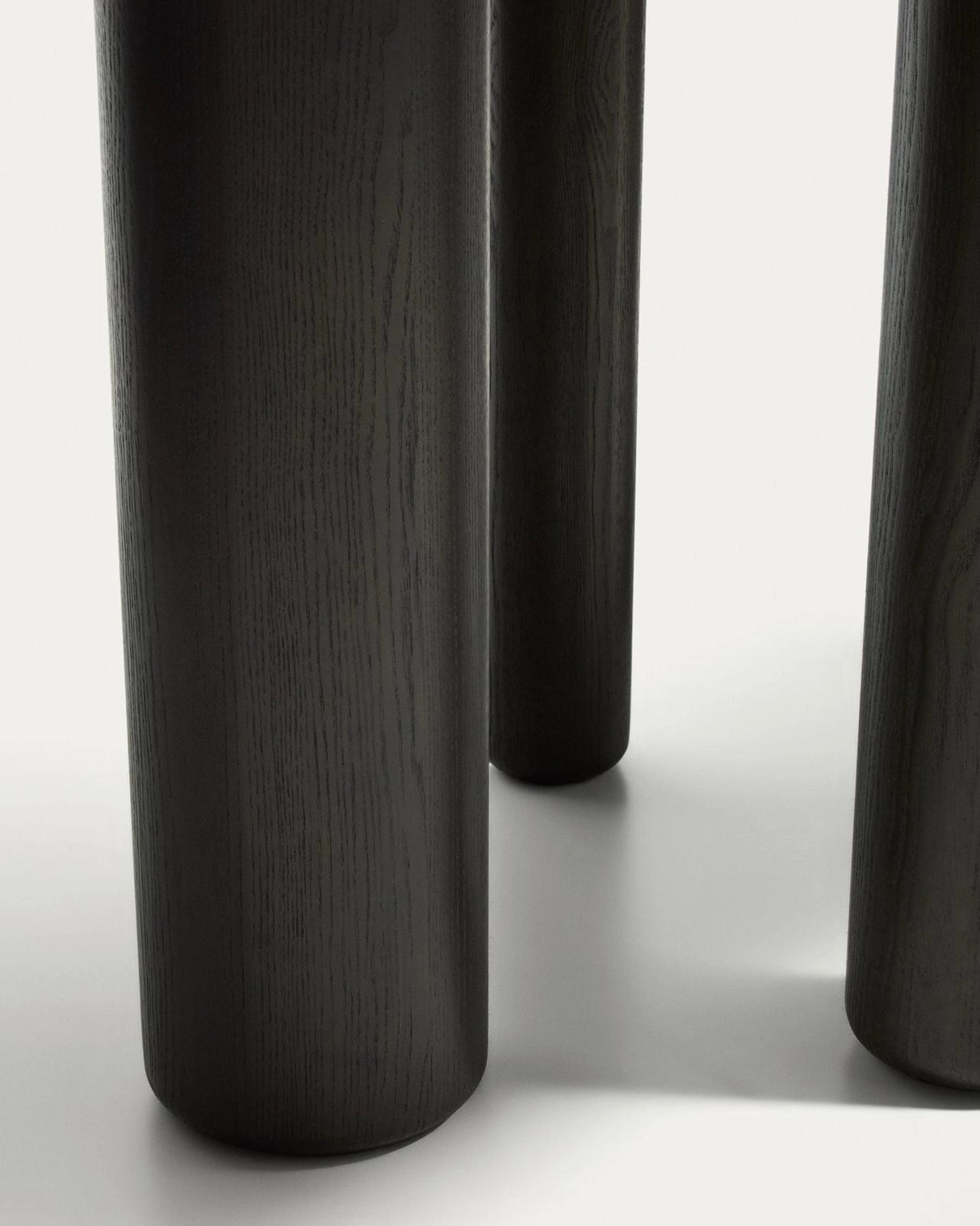 Mailen ovaler Tisch aus Eschenfurnier mit dunklem Finish Ø 180 x 105 cm von Kave Home – Bild 5