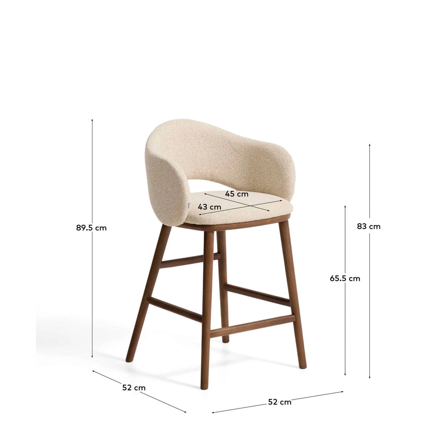 Maina Hocker aus beigem dickem Chenille mit Beinen aus massivem Eschenholz in Ebenholzoptik, FSC Mix Credit 65 cm von Kave Home – Bild 2