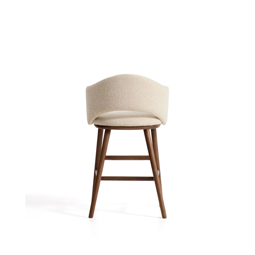 Maina Hocker aus beigem dickem Chenille mit Beinen aus massivem Eschenholz in Walnussoptik, FSC Mix Credit 65 cm von Kave Home – Bild 6