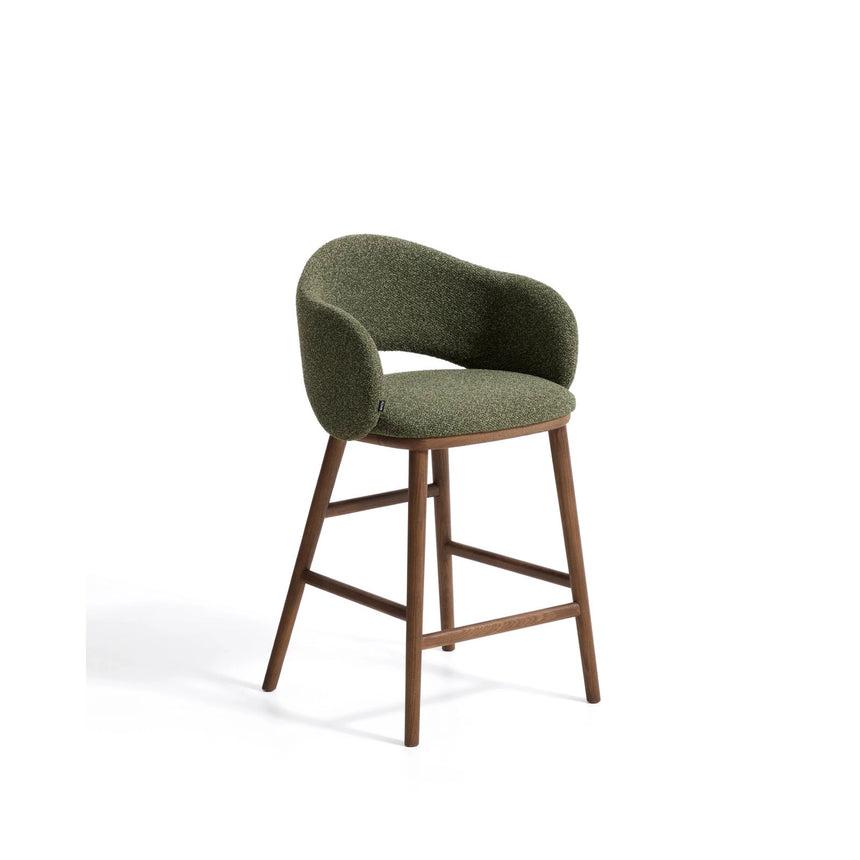 Maina Hocker aus dickem Chenille mit Beinen aus massivem Eschenholz, FSC Mix Credit 65 cm von Kave Home – Bild 1