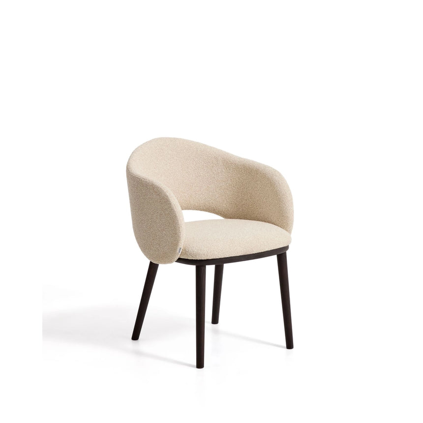 Maina Stuhl aus beigem dickem Chenille mit Beinen aus massivem Eschenholz in Ebenholzoptik, FSC Mix Credit von Kave Home – Bild 1