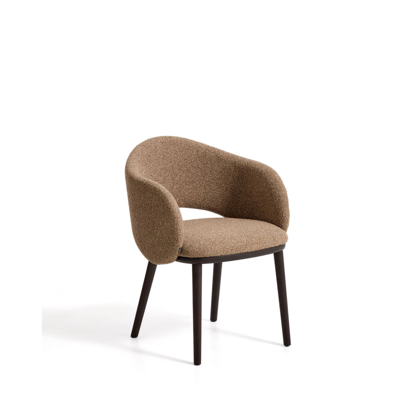 Maina Stuhl aus braunem dickem Chenille mit Beinen aus massivem Eschenholz in Ebenholzoptik, FSC Mix Credit von Kave Home – Bild 1