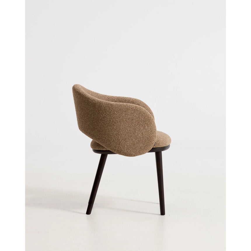 Maina Stuhl aus braunem dickem Chenille mit Beinen aus massivem Eschenholz in Ebenholzoptik, FSC Mix Credit von Kave Home – Bild 3