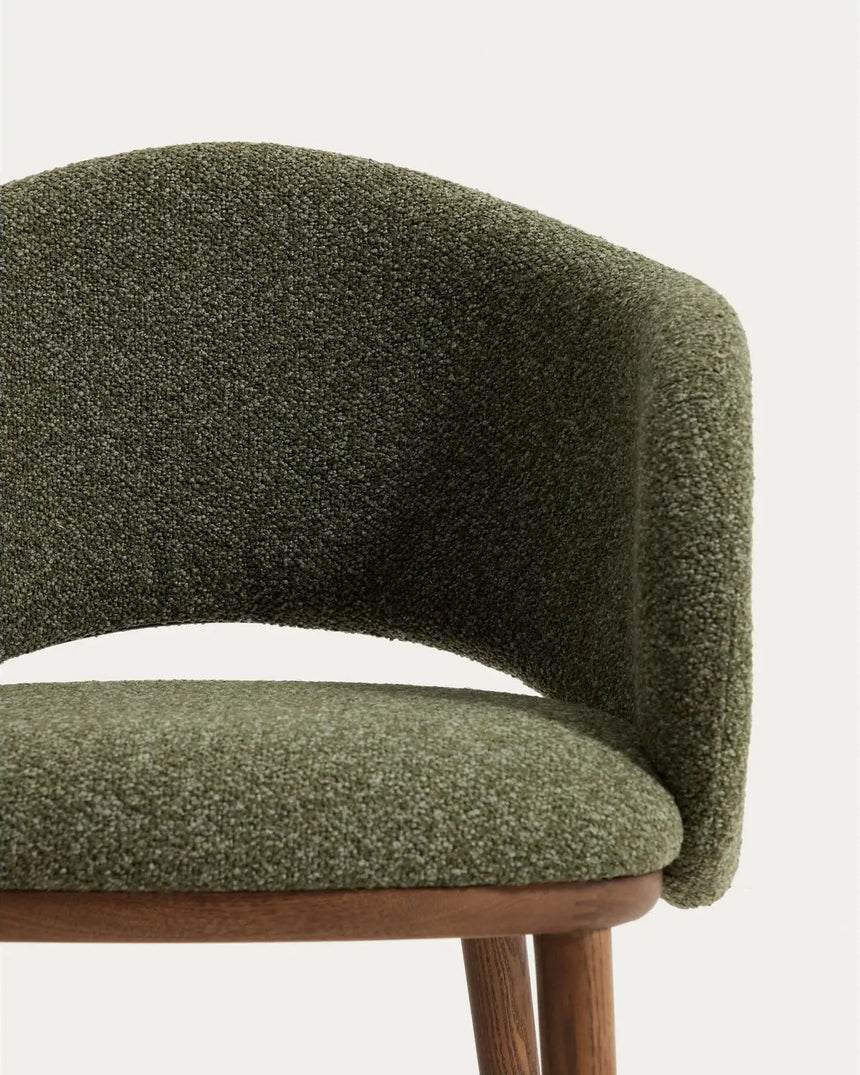 Maina Stuhl aus dickem Chenille mit Beinen aus massivem Eschenholz, FSC Mix Credit von Kave Home – Bild 7