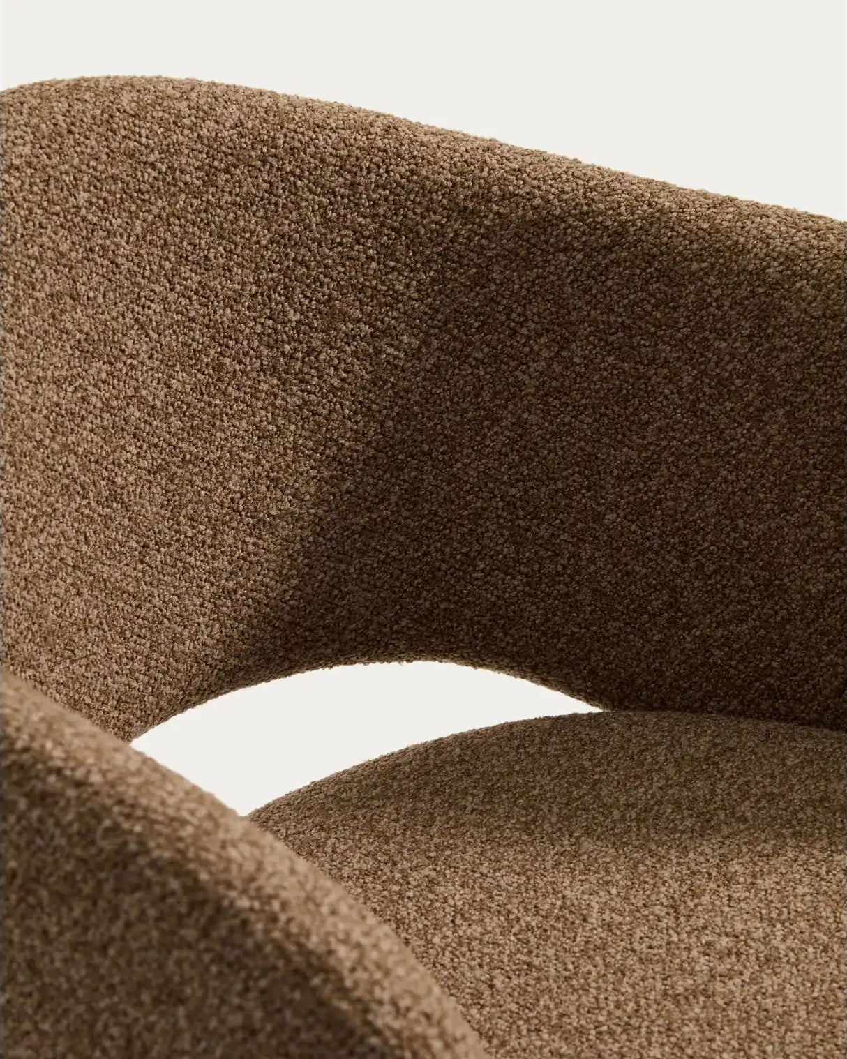 Maina Stuhl aus dicker Chenille und Stahlbeinen mit Beschichtung FSC Mix Credit von Kave Home – Bild 10