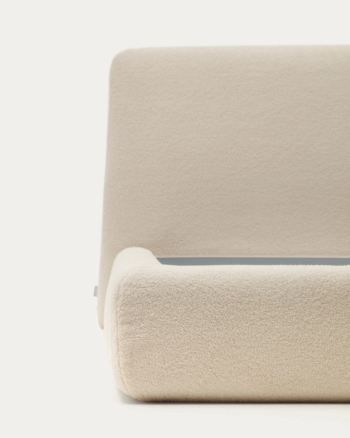 Martina Bett mit abnehmbarem Bezug aus Bouclé in Ecru für Matratze von 180 x 200 cm FSC Mix Credit von Kave Home – Produktbild 1