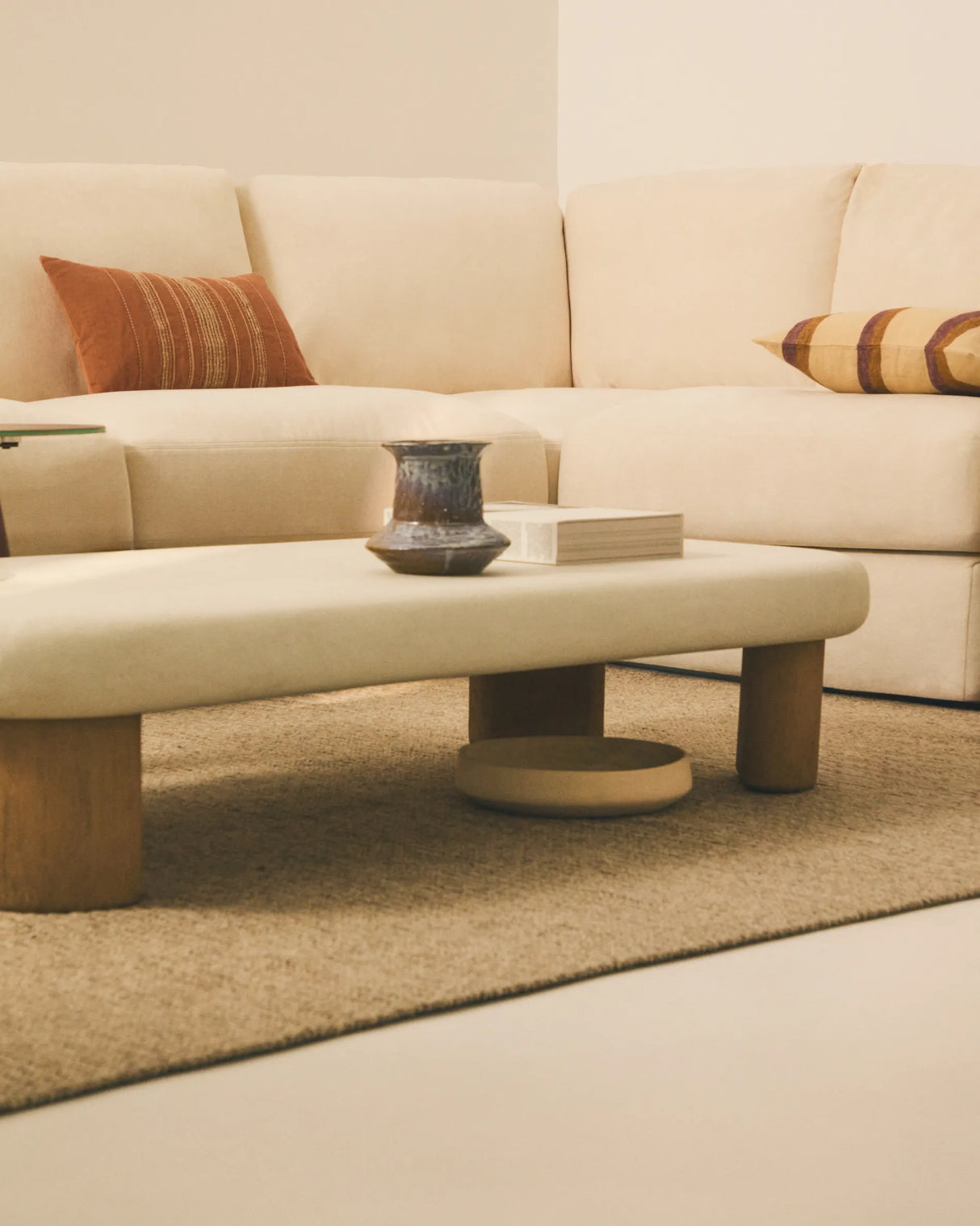 Modulares 5-Sitzer-Ecksofa Alea mit Bezug aus Chenille in Ecru, 310 x 310 cm von Kave Home – Produktbild 3