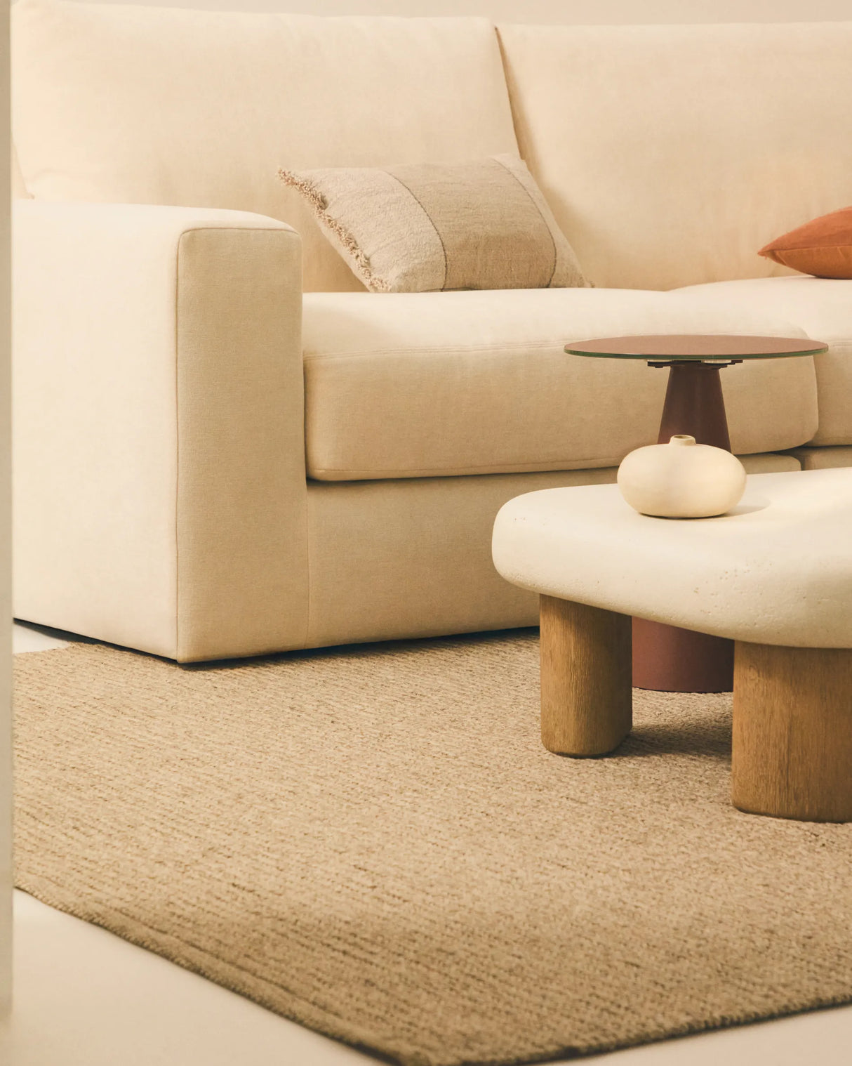 Modulares 5-Sitzer-Ecksofa Alea mit Bezug aus Chenille in Ecru, 310 x 310 cm von Kave Home – Produktbild 4