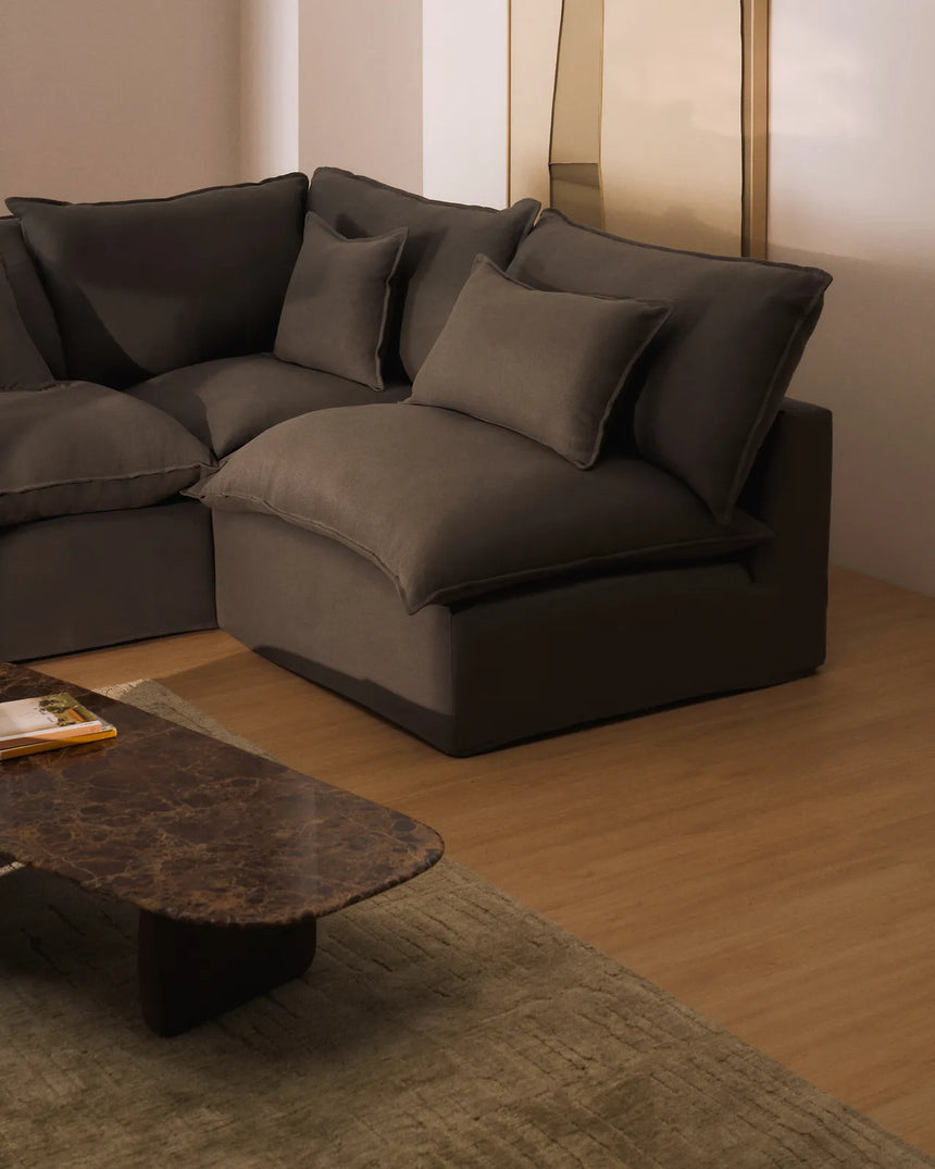 Modulares 6-Sitzer-Ecksofa Anarela mit abnehmbarem Bezug aus 100 % Leinen in Taupe, 327 x 217 cm / 217 x 327 cm, FSC Mix Credit von Kave Home – Bild 3
