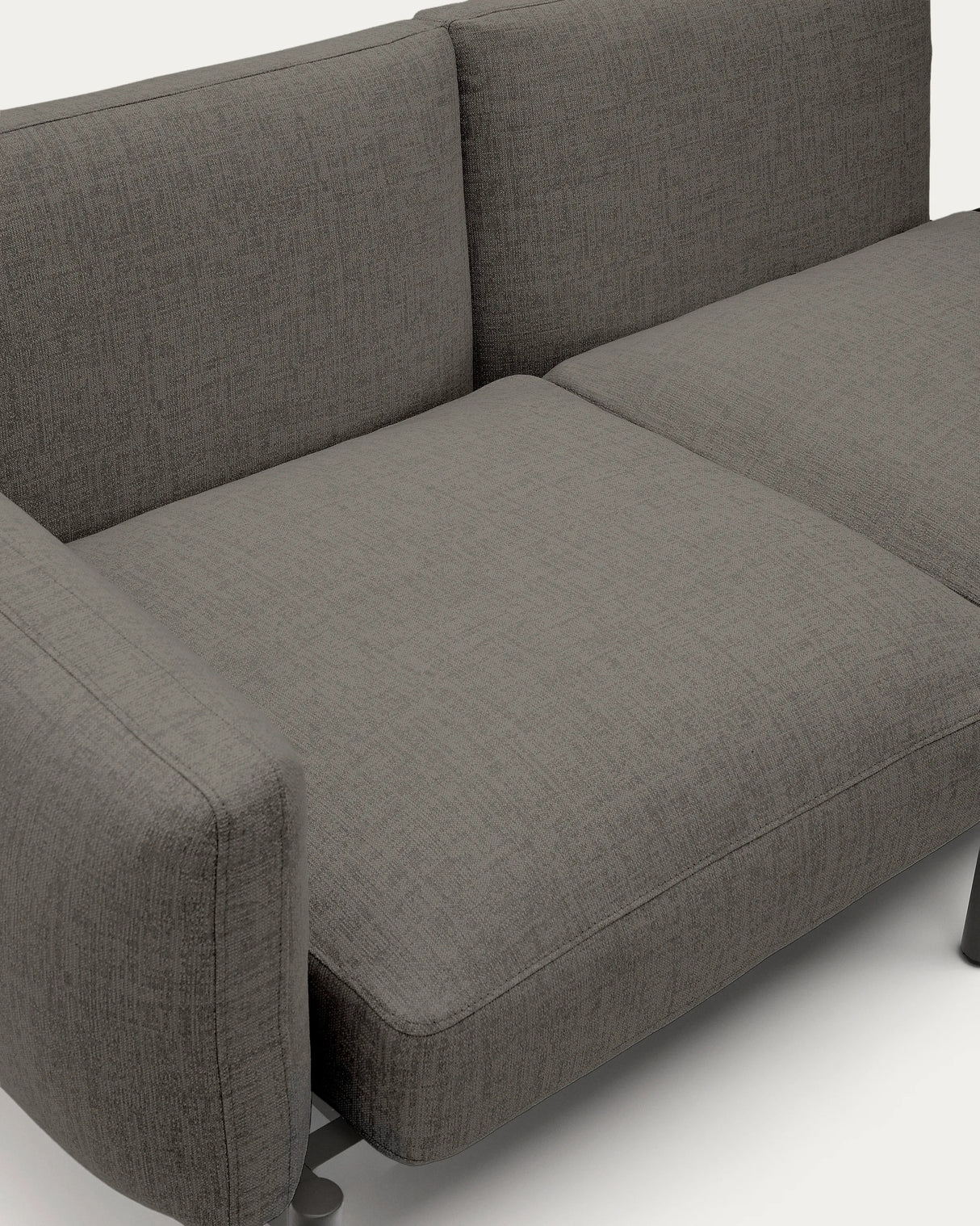 Modulares Outdoor-Sofa Sorells mit 3 Sitzplätzen mit grauer Polsterung und grauem Aluminium, mit Tisch aus Teakholz, 341 x 113 cm, FSC 100 % von Kave Home – Produktbild 2