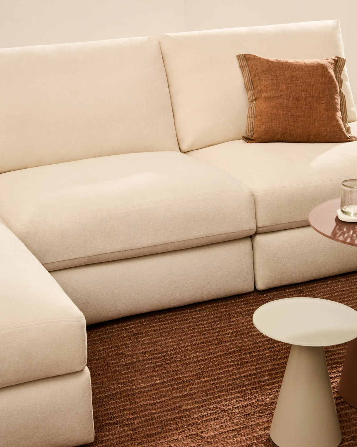 Modulares Sofa Alea für 5 Personen mit abnehmbarem Bezug aus Chenille mit Chaiselongue links in Ecru, 340 cm von Kave Home – Produktbild 3