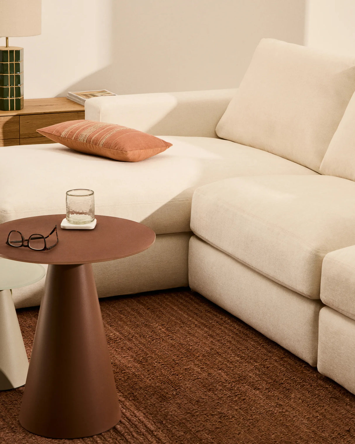 Modulares Sofa Alea für 5 Personen mit abnehmbarem Bezug aus Chenille mit Chaiselongue links in Ecru, 340 cm von Kave Home – Produktbild 4