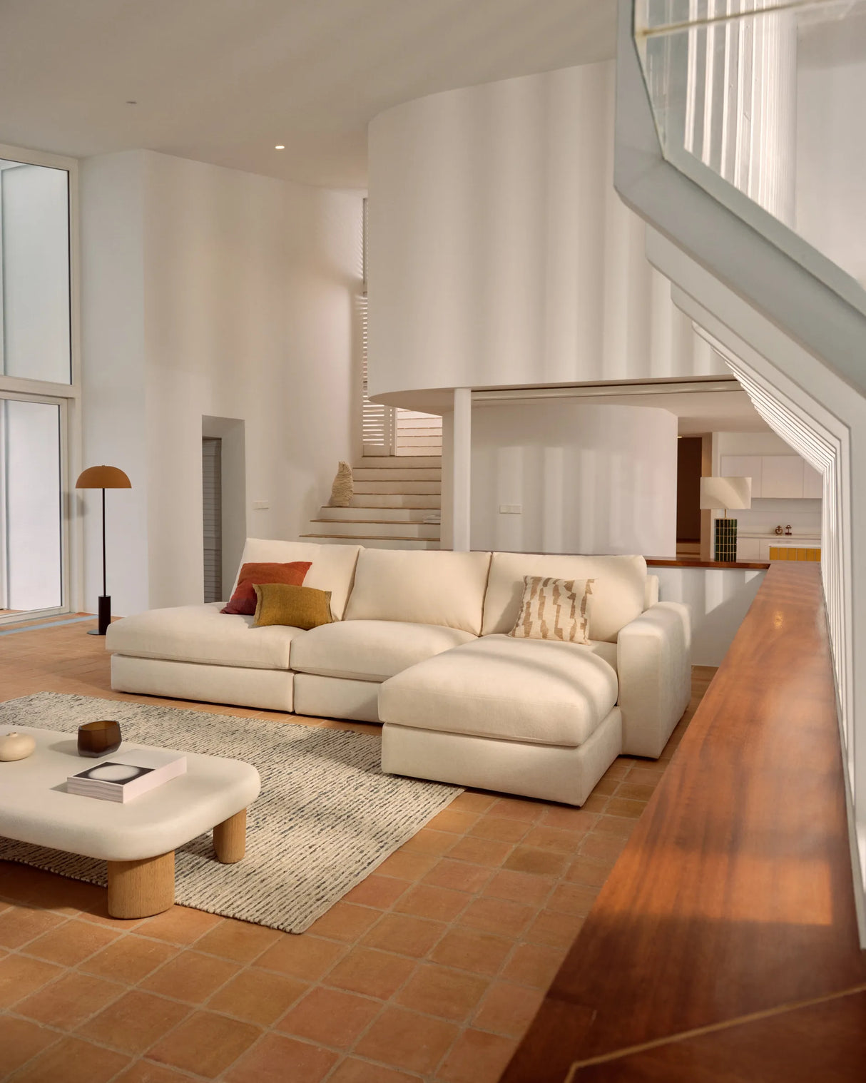 Modulares Sofa Alea für 5 Personen mit abnehmbarem Bezug aus Chenille mit Chaiselongue rechts in Ecru, 340 cm von Kave Home – Produktbild 2