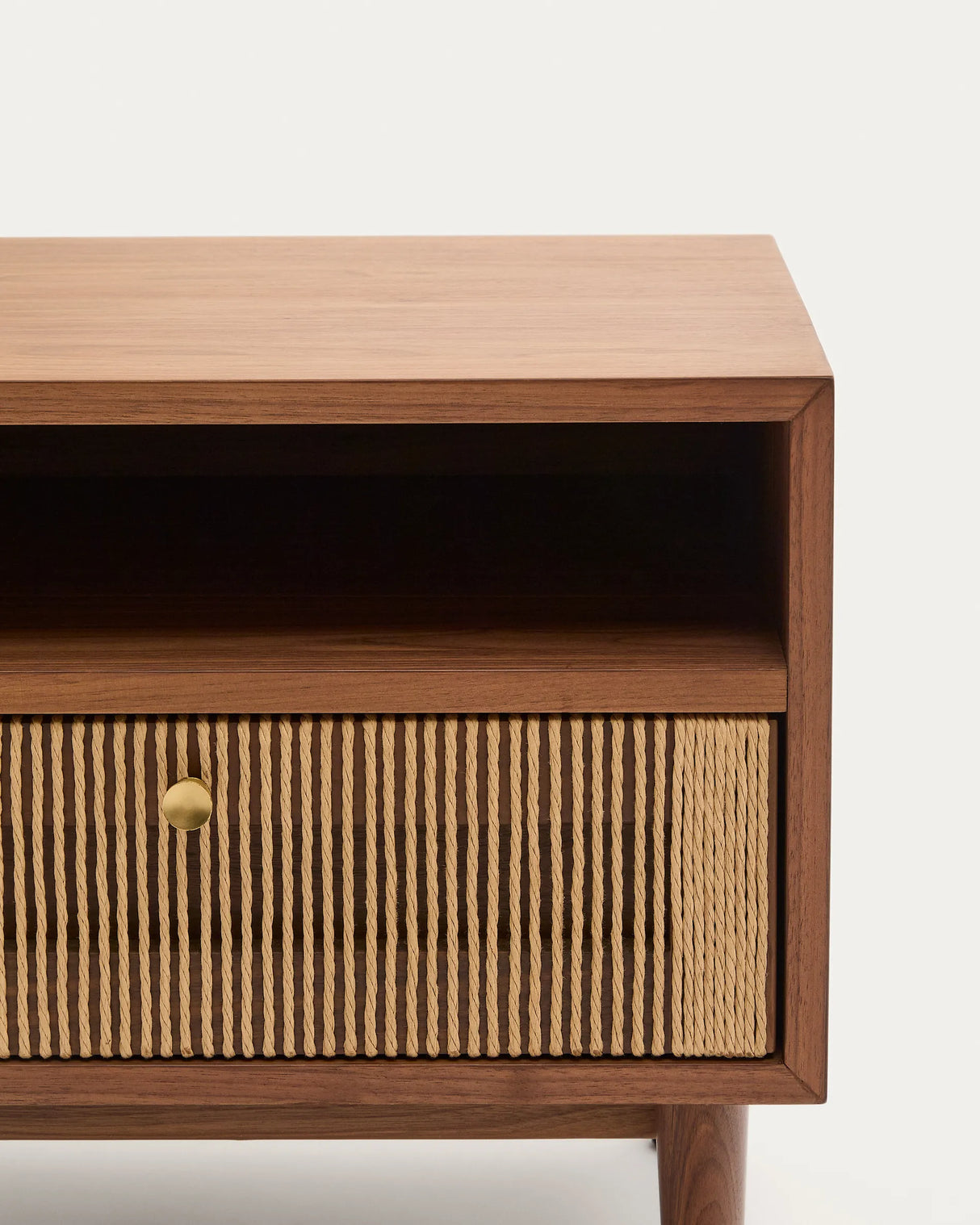 Nachttisch Elan aus Furnier und massivem Walnussholz mit Seil 51 x 45 cm FSC Mix Credit von Kave Home – Produktbild 1