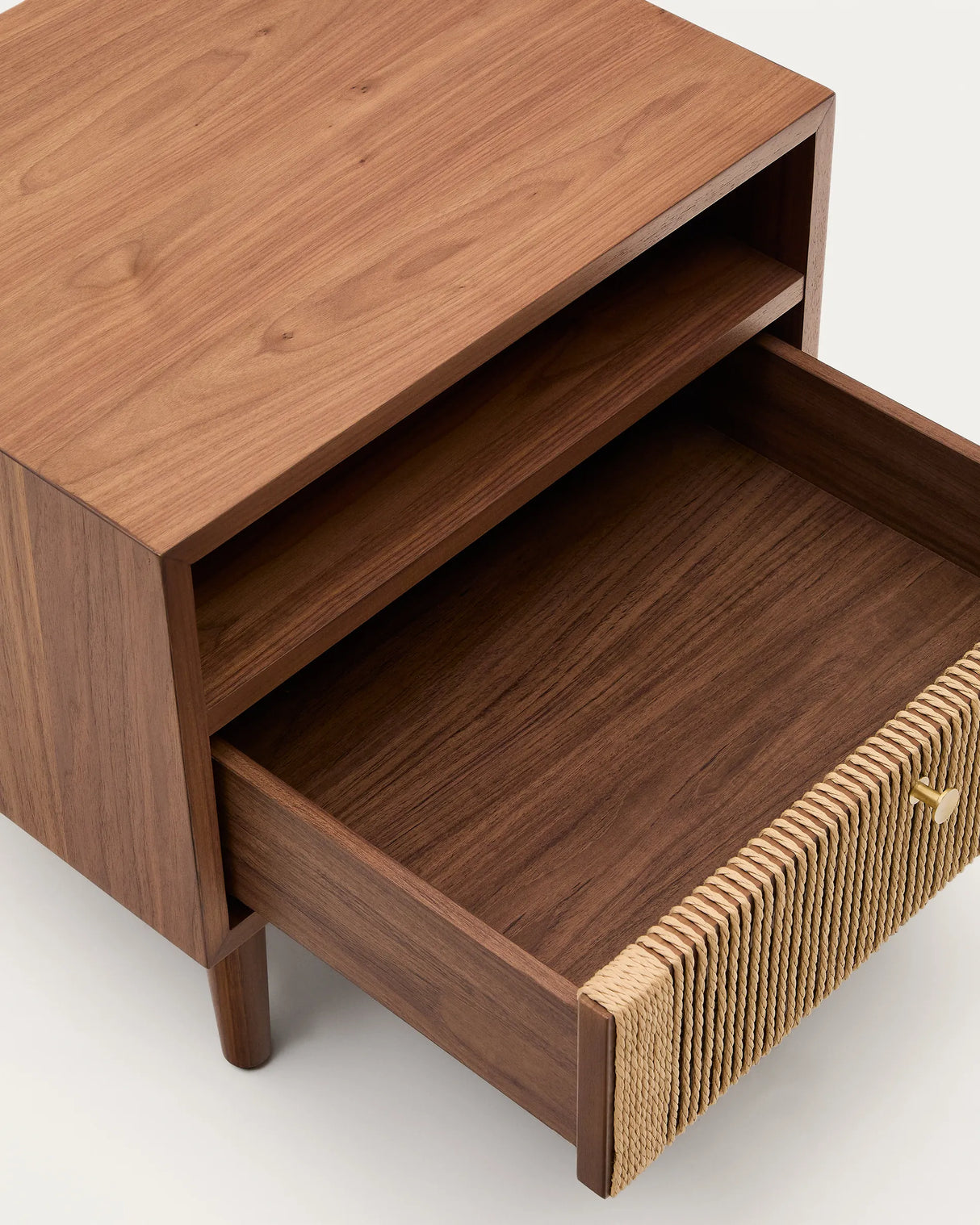 Nachttisch Elan aus Furnier und massivem Walnussholz mit Seil 51 x 45 cm FSC Mix Credit von Kave Home – Produktbild 3
