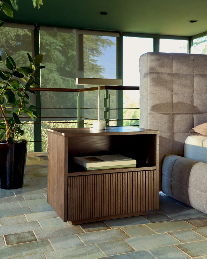 Nachttisch Helvine 1 Schublade aus Eichenfurnier mit Nussbaum-Finish 60 x 52 cm FSC 100% von Kave Home – Bild 2