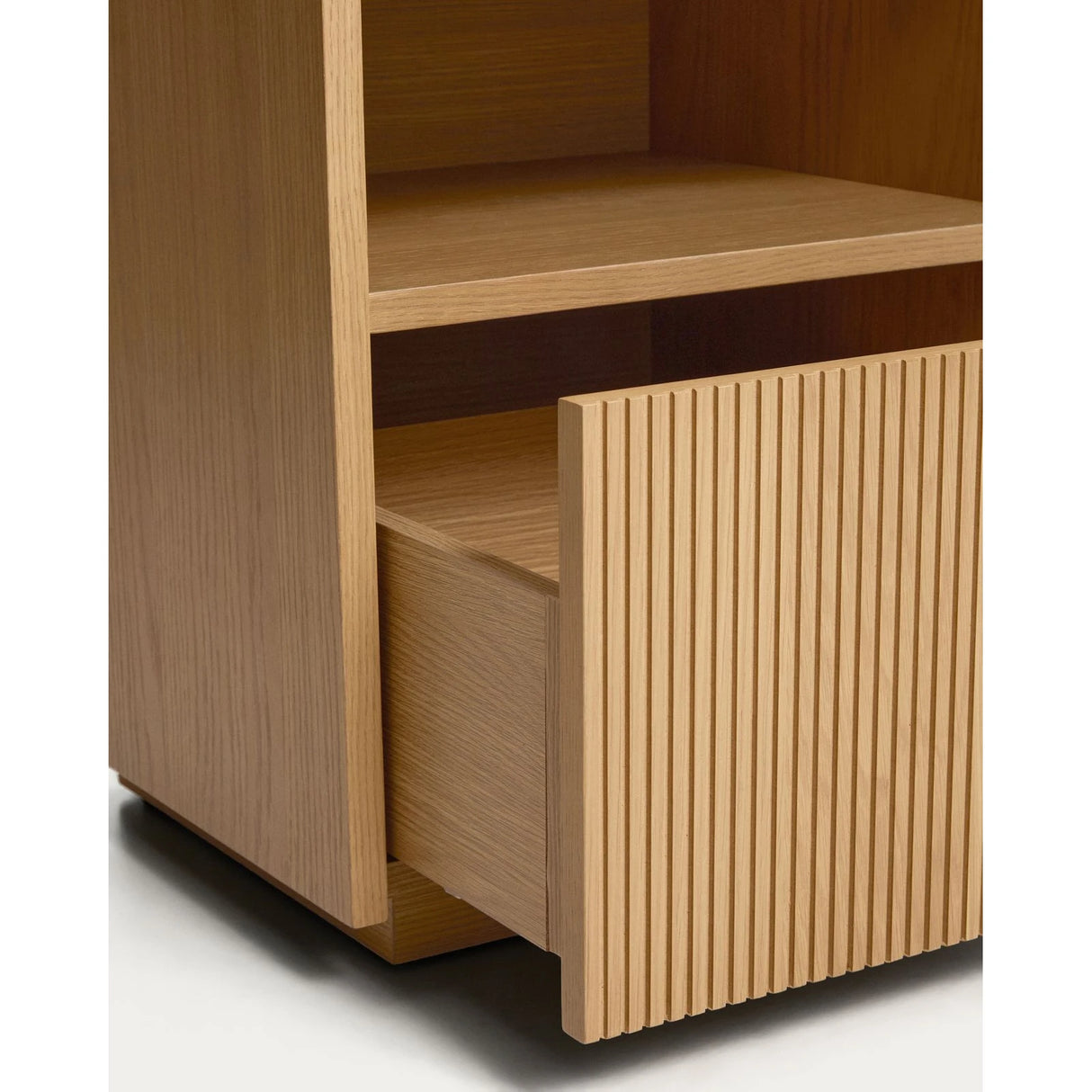 Nachttisch Helvine aus Eichenfurnier mit einer Schublade, 45 x 52 cm, FSC 100 % von Kave Home – Bild 7