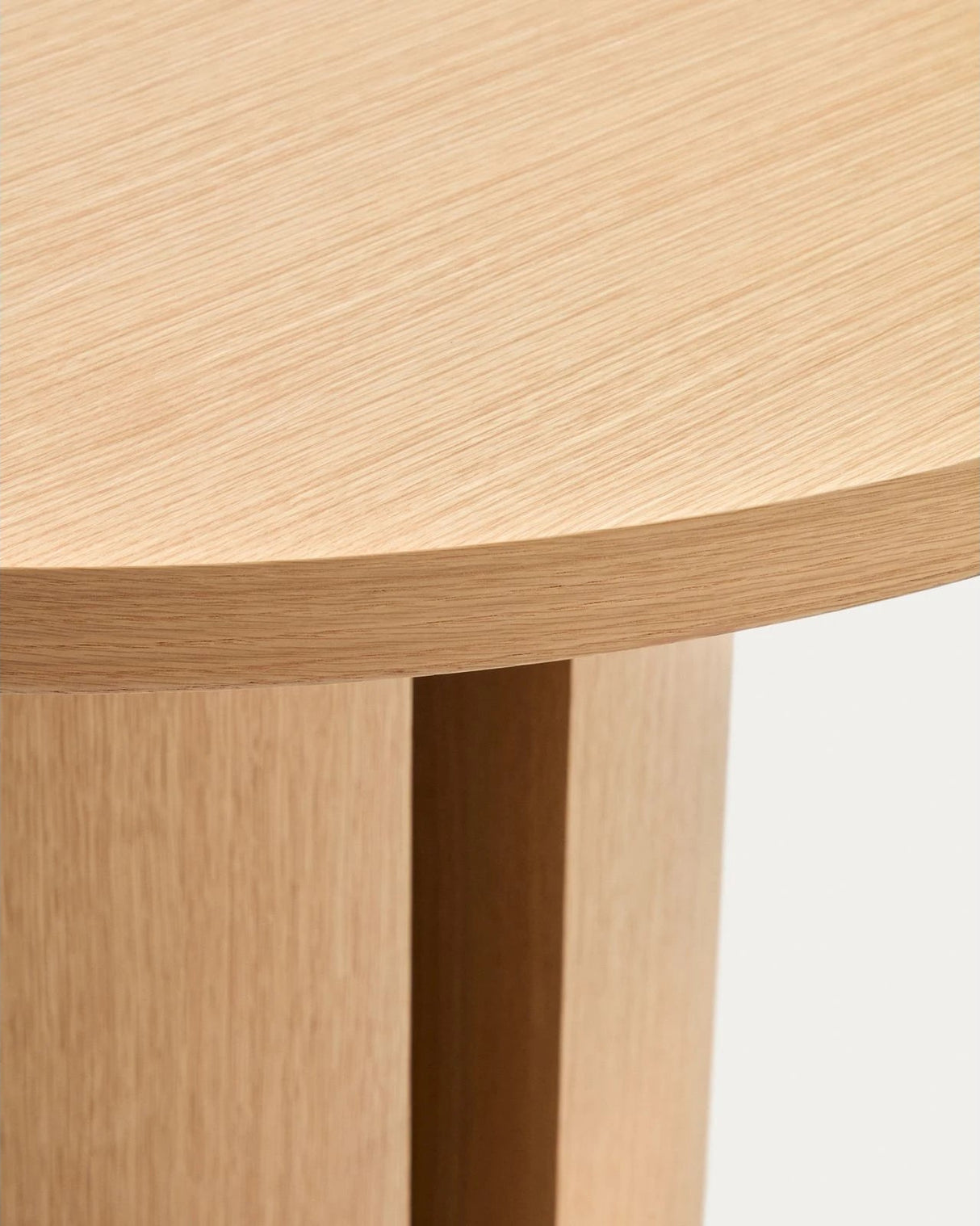 Nealy runder Tisch aus Eichenfurnier mit naturfarbenem Finish Ø 120 cm von Kave Home – Bild 6