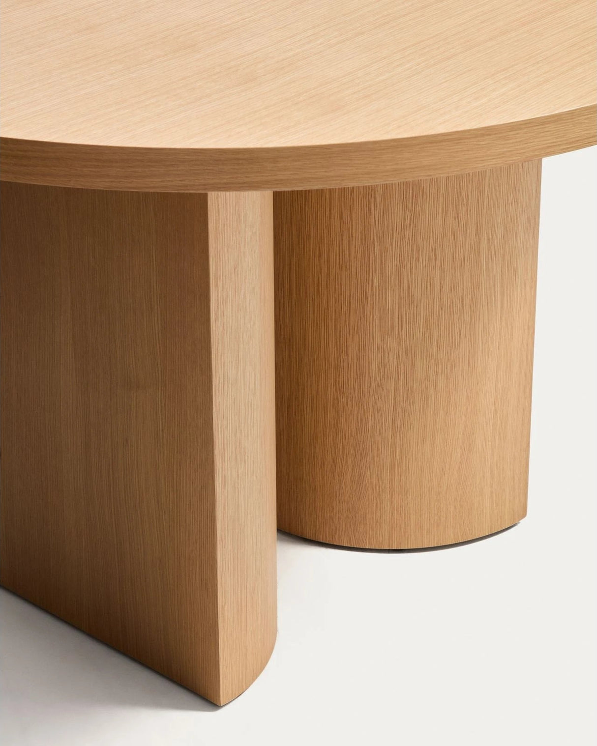 Nealy runder Tisch aus Eichenfurnier mit naturfarbenem Finish Ø 120 cm von Kave Home – Bild 7
