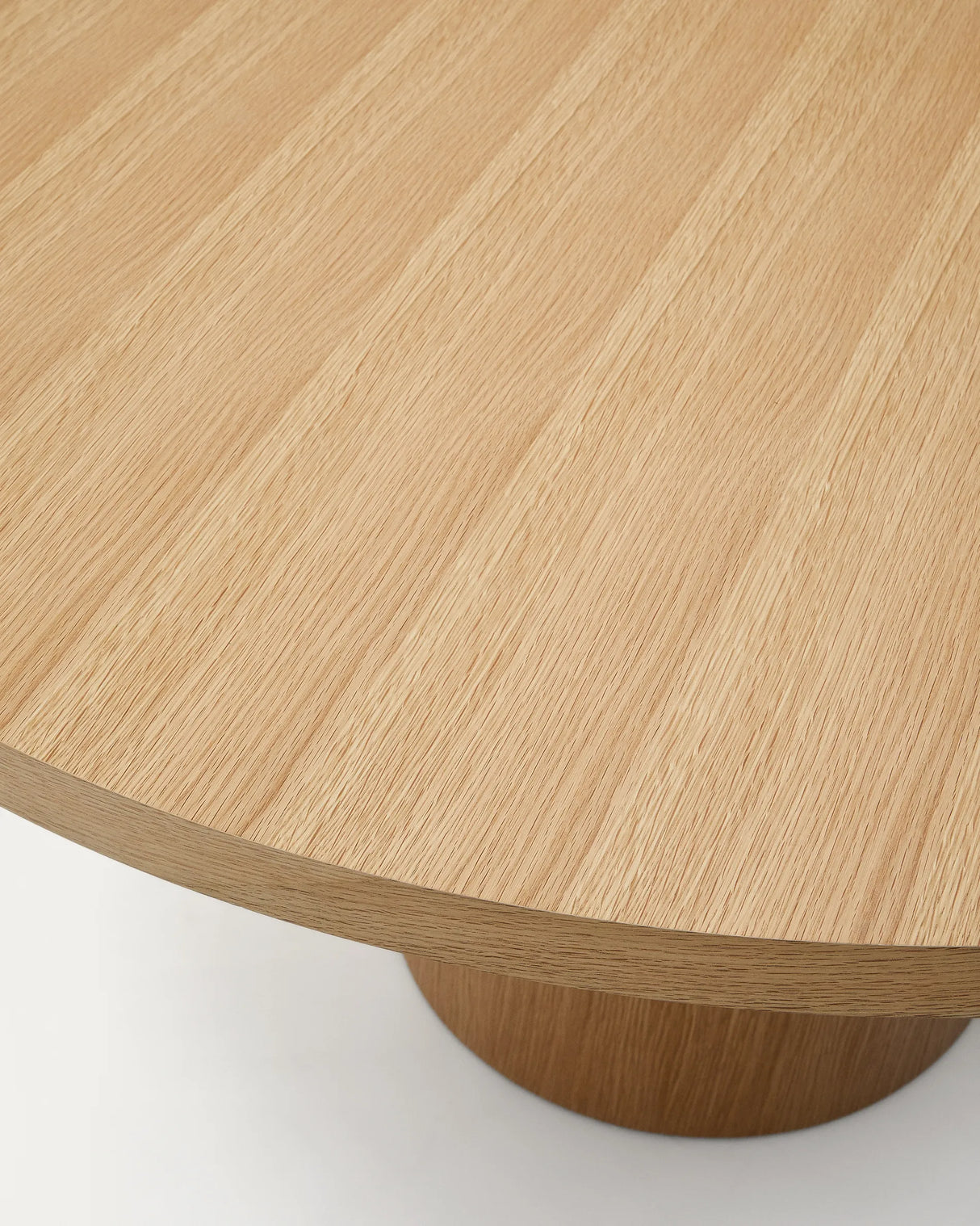 Nealy runder Tisch aus Eichenfurnier mit naturfarbenem Finish Ø 150 cm von Kave Home – Produktbild 2
