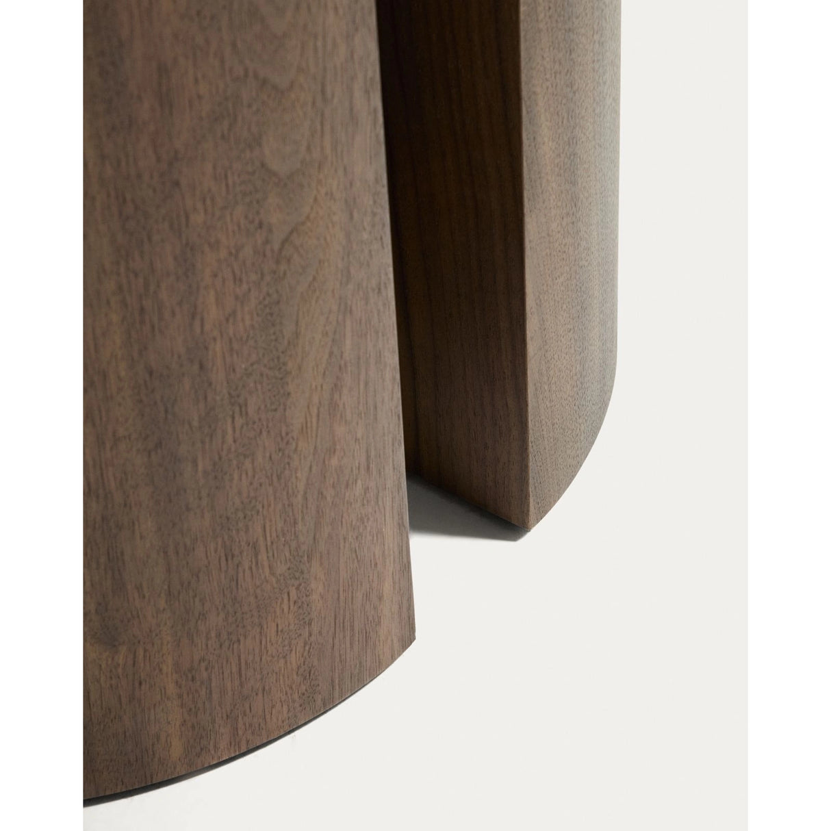 Nealy runder Tisch aus Nussbaumfurnier mit dunklem Finish Ø 120 cm von Kave Home – Bild 7