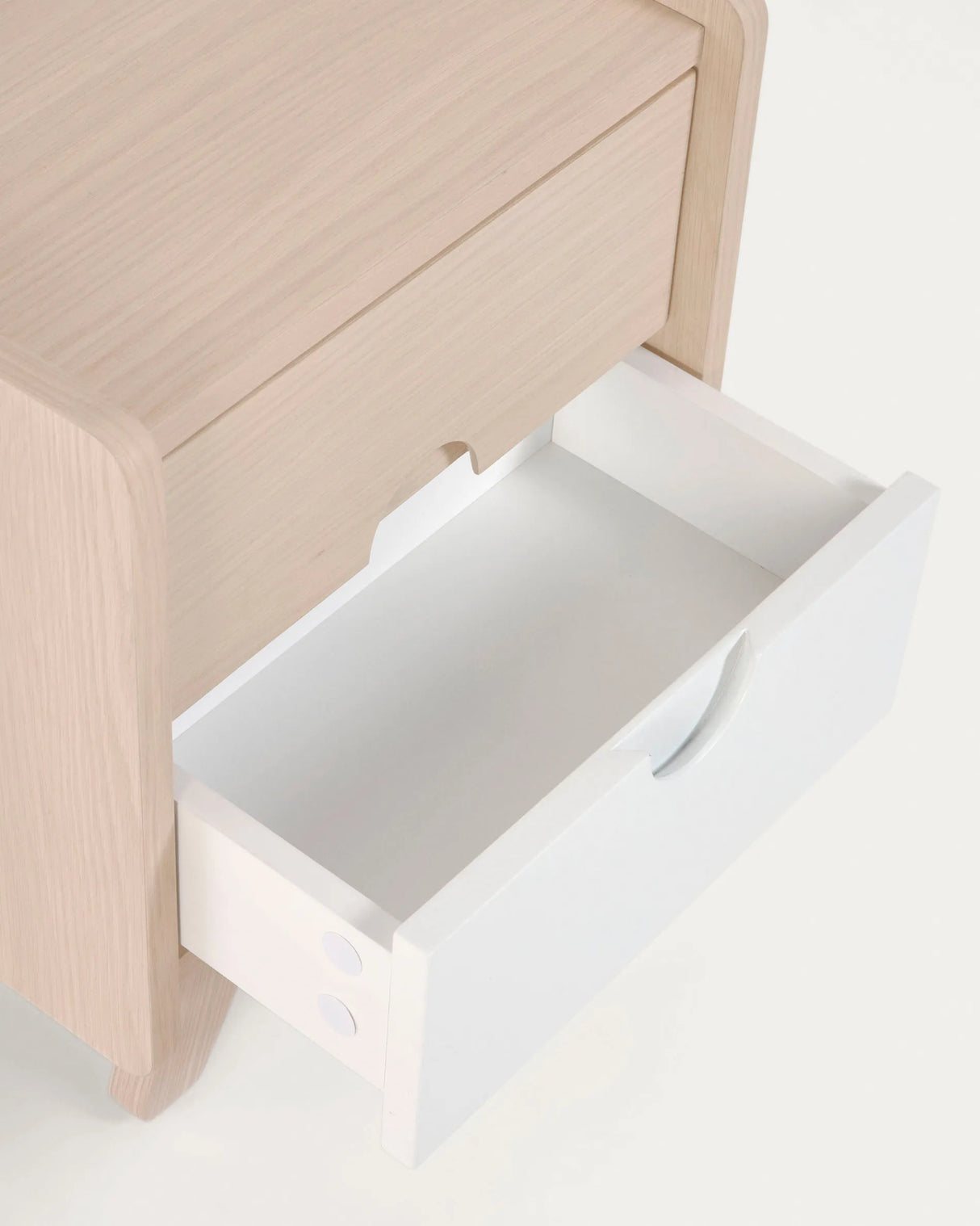 Nunila Nachttisch Eschenfurnier und Beine aus massivem Eschenholz 40 x 47 cm von Kave Home – Produktbild 8