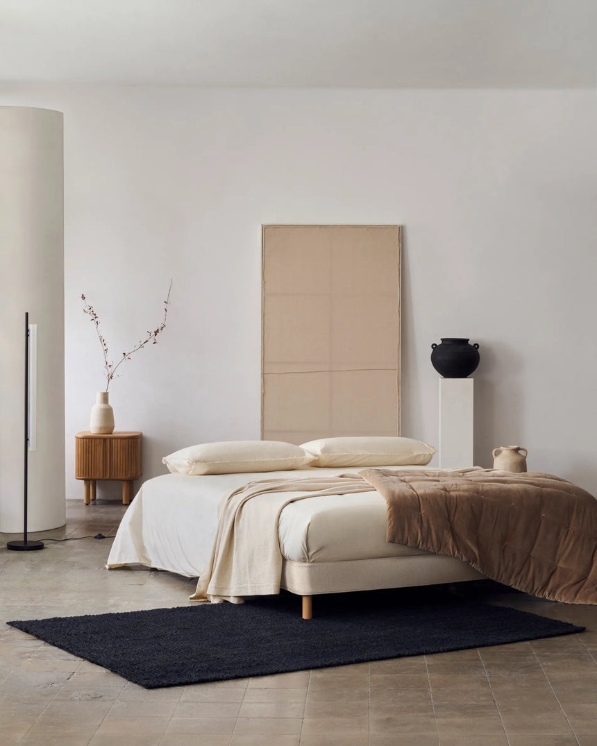 Ofelia Bettgestell mit abnehmbarem Bezug, beige, mit Füßen aus massivem Buchenholz für Matratze 160 x 200 cm von Kave Home – Produktbild 7