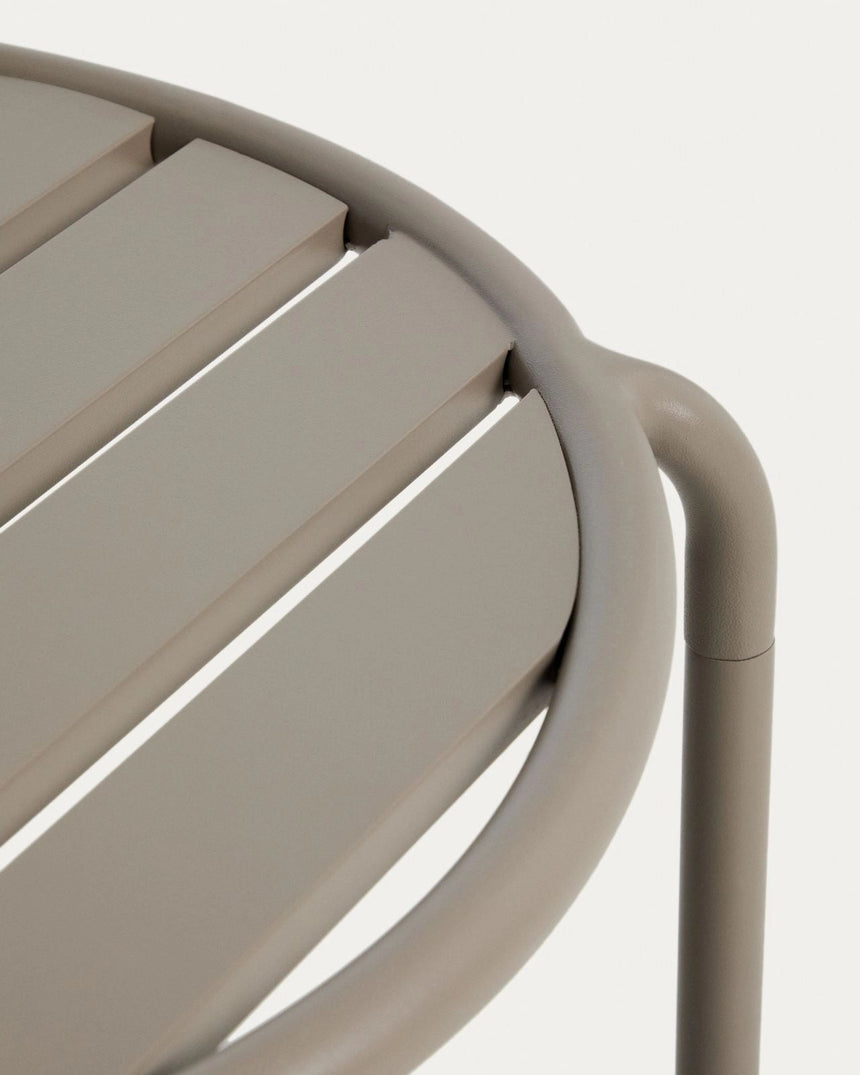 Outdoor-Beistelltisch Joncols aus Aluminium mit taupefarbener Lackierung, Ø 60 cm von Kave Home – Bild 6