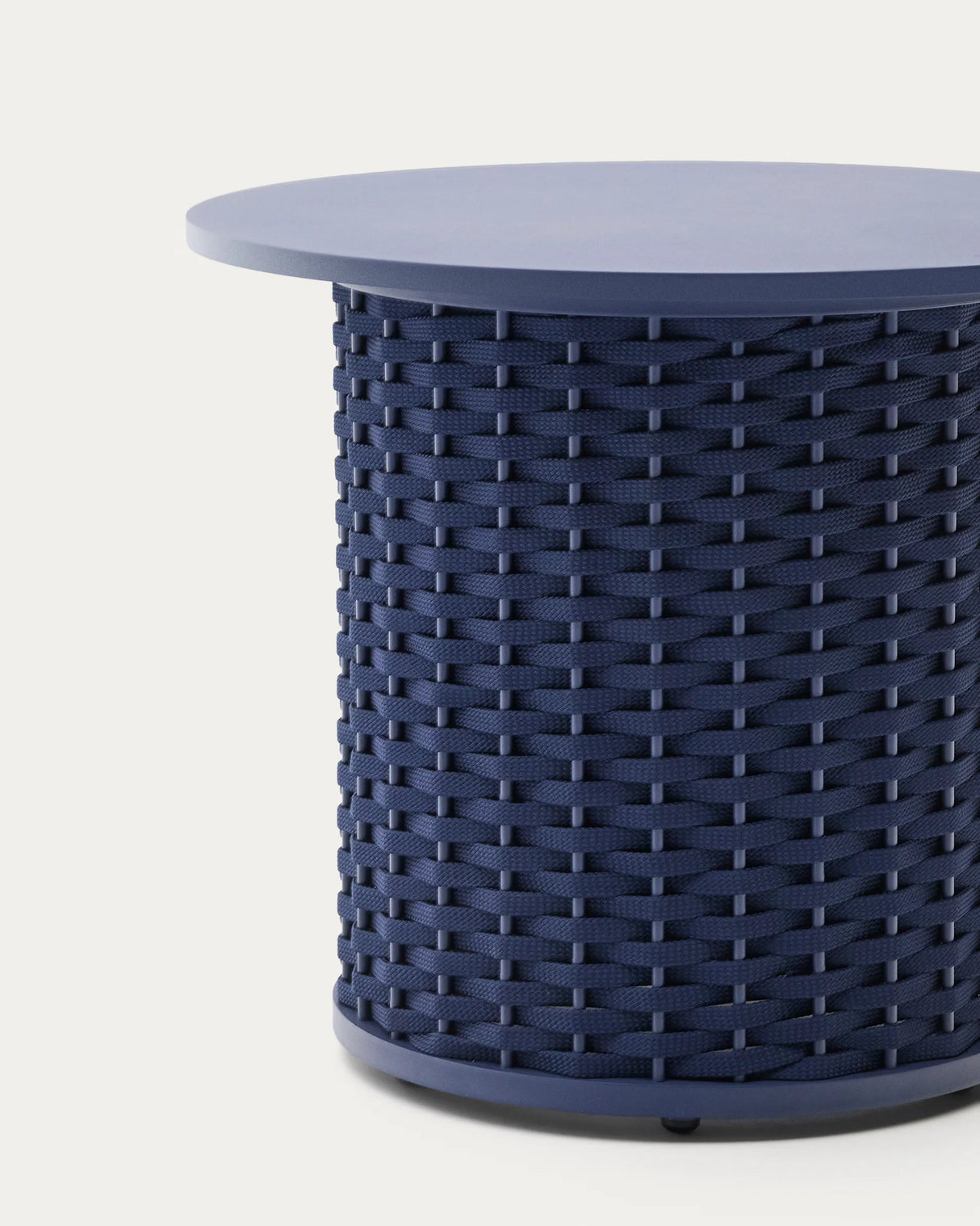 Outdoor-Beistelltisch Sedalis aus Aluminium und blauem Seil Ø50 cm von Kave Home – Produktbild 1