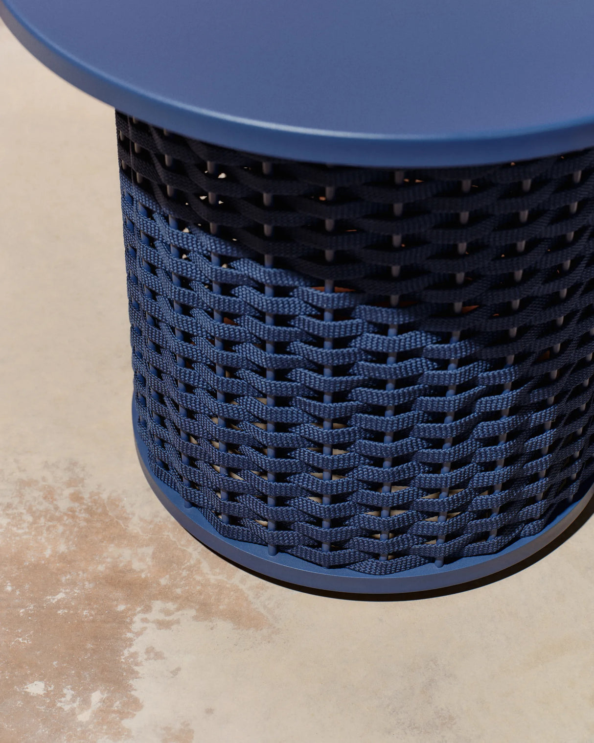 Outdoor-Beistelltisch Sedalis aus Aluminium und blauem Seil Ø50 cm von Kave Home – Produktbild 5