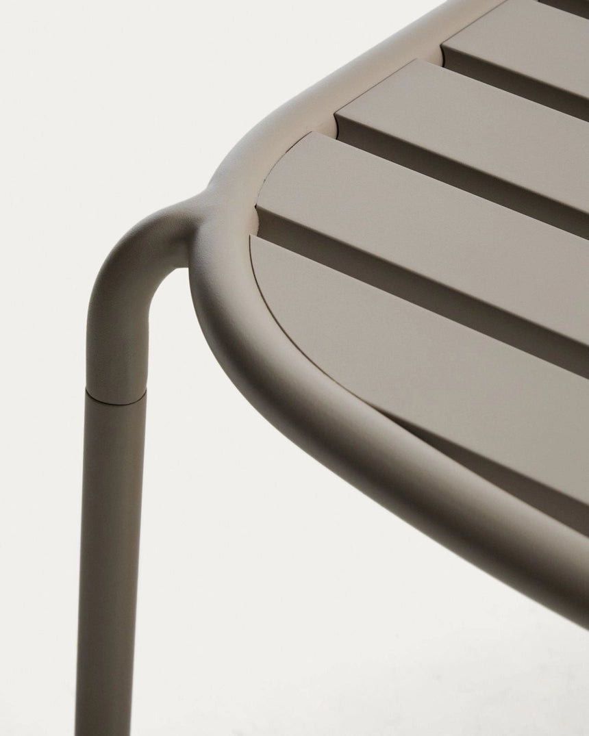 Outdoor-Couchtisch Joncols aus Aluminium mit taupefarbener Lackierung, Ø 113 x 65 cm von Kave Home – Bild 7