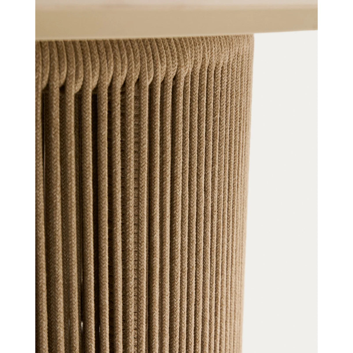 Outdoor-Couchtisch Orosei aus Sinterstein, Aluminium in Naturfarbe und beigem Seil Ø 90 cm von Kave Home – Bild 5