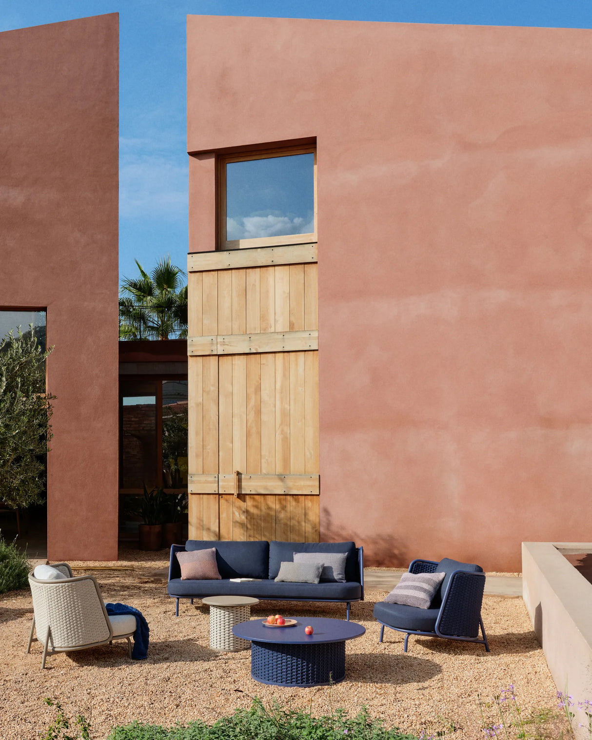 Outdoor-Couchtisch Sedalis aus Aluminium und blauem Seil Ø99 cm von Kave Home – Produktbild 4