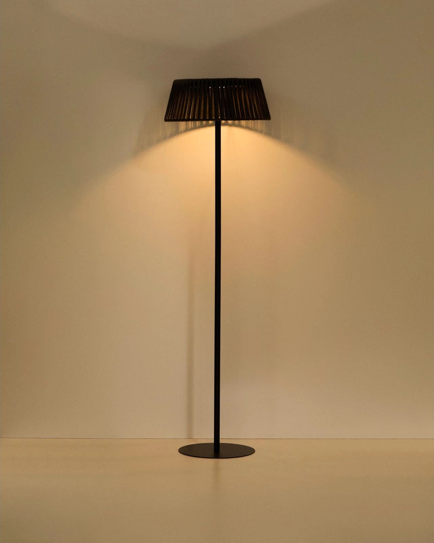 Outdoor-Solar-Stehlampe Aldet aus flachem Seil mit Metallfuß, Ø 46 cm von Kave Home – Bild 5