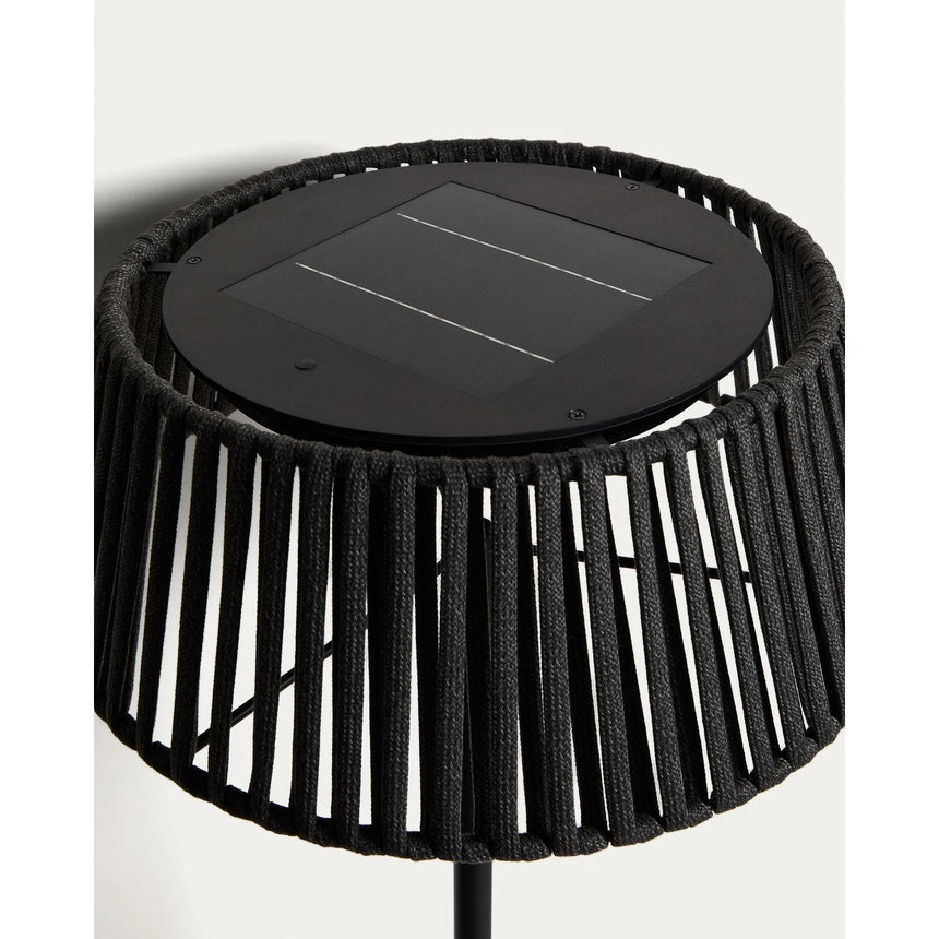 Outdoor-Solar-Stehlampe Aldet aus flachem Seil mit Metallfuß, Ø 46 cm von Kave Home – Bild 9