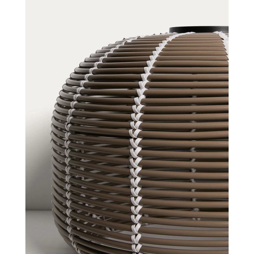 Outdoor-Solar-Tischlampe Garoina aus synthetischem Rattan in Taupe mit LED-Technologie, Ø 50 cm von Kave Home – Bild 10