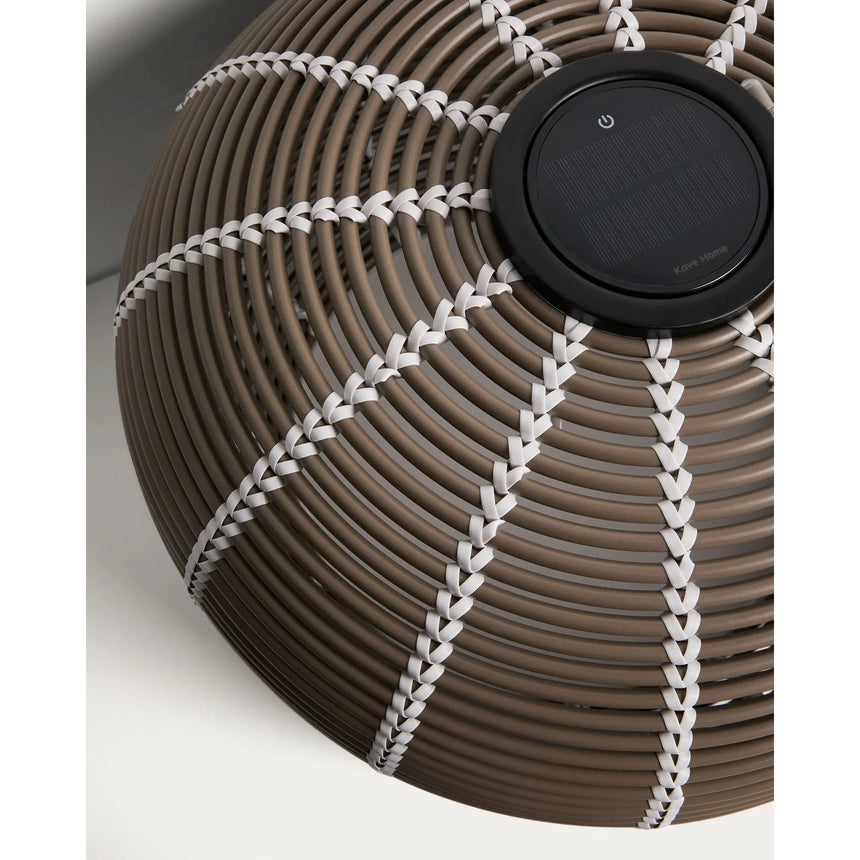 Outdoor-Solar-Tischlampe Garoina aus synthetischem Rattan in Taupe mit LED-Technologie, Ø 50 cm von Kave Home – Bild 9