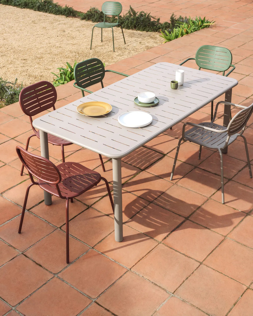 Outdoor-Stuhl Brai mit Armlehnen aus taupefarben verzinktem Stahl von Kave Home – Bild 3