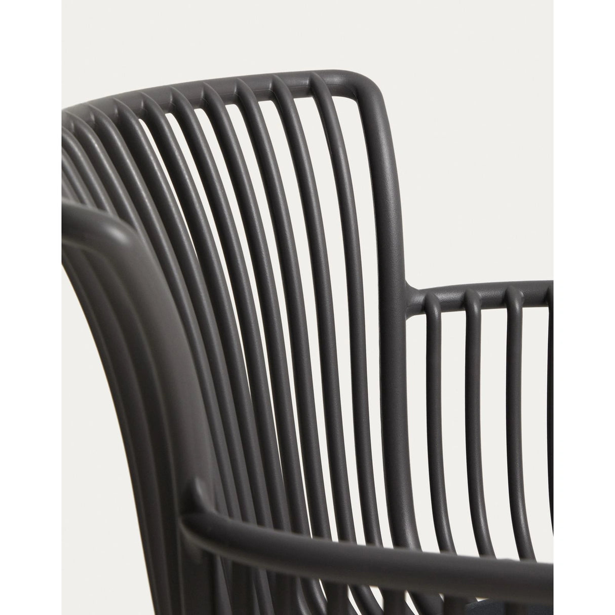 Outdoor-Stuhl Surpika mit graphitgrauen Stahlbeinen von Kave Home – Bild 10