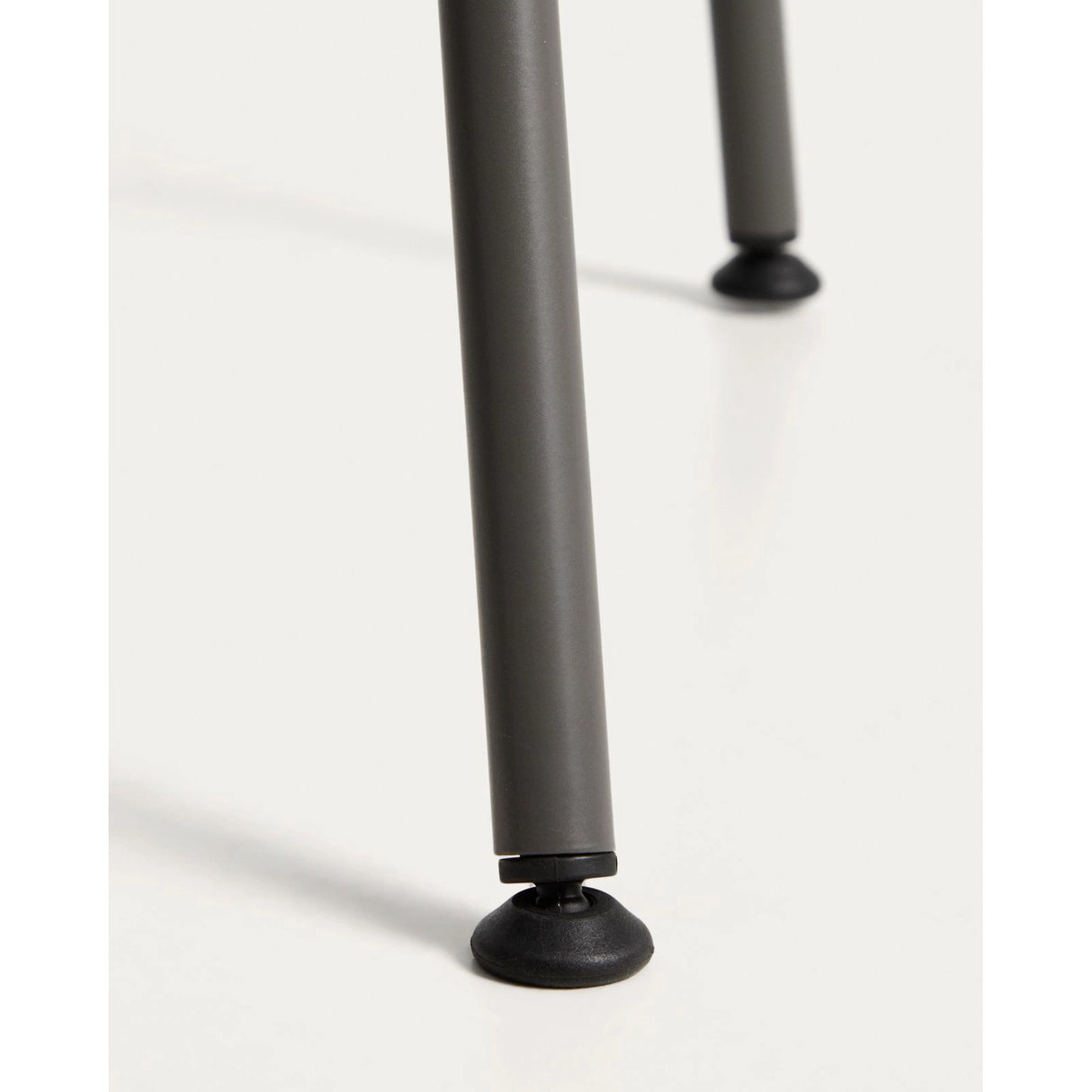 Outdoor-Stuhl Surpika mit graphitgrauen Stahlbeinen von Kave Home – Bild 11