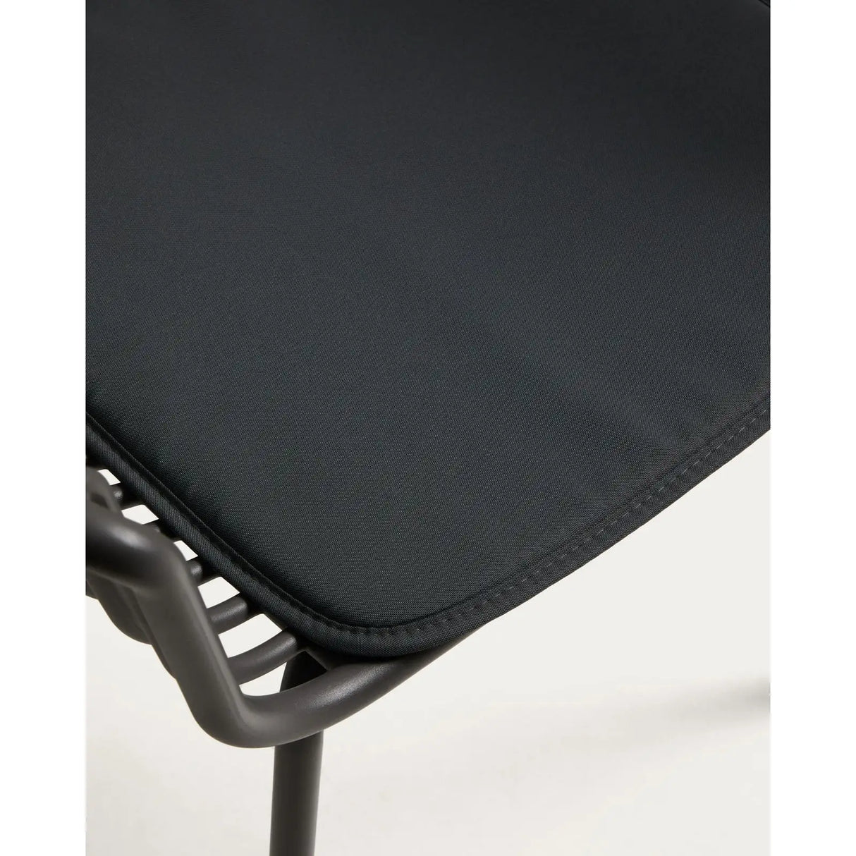 Outdoor-Stuhl Surpika mit graphitgrauen Stahlbeinen von Kave Home – Bild 8