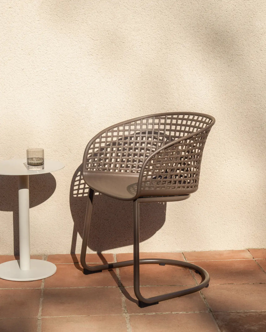 Outdoor-Stuhl Tenaro aus Kunststoff mit Stahlgestell von Kave Home – Bild 2