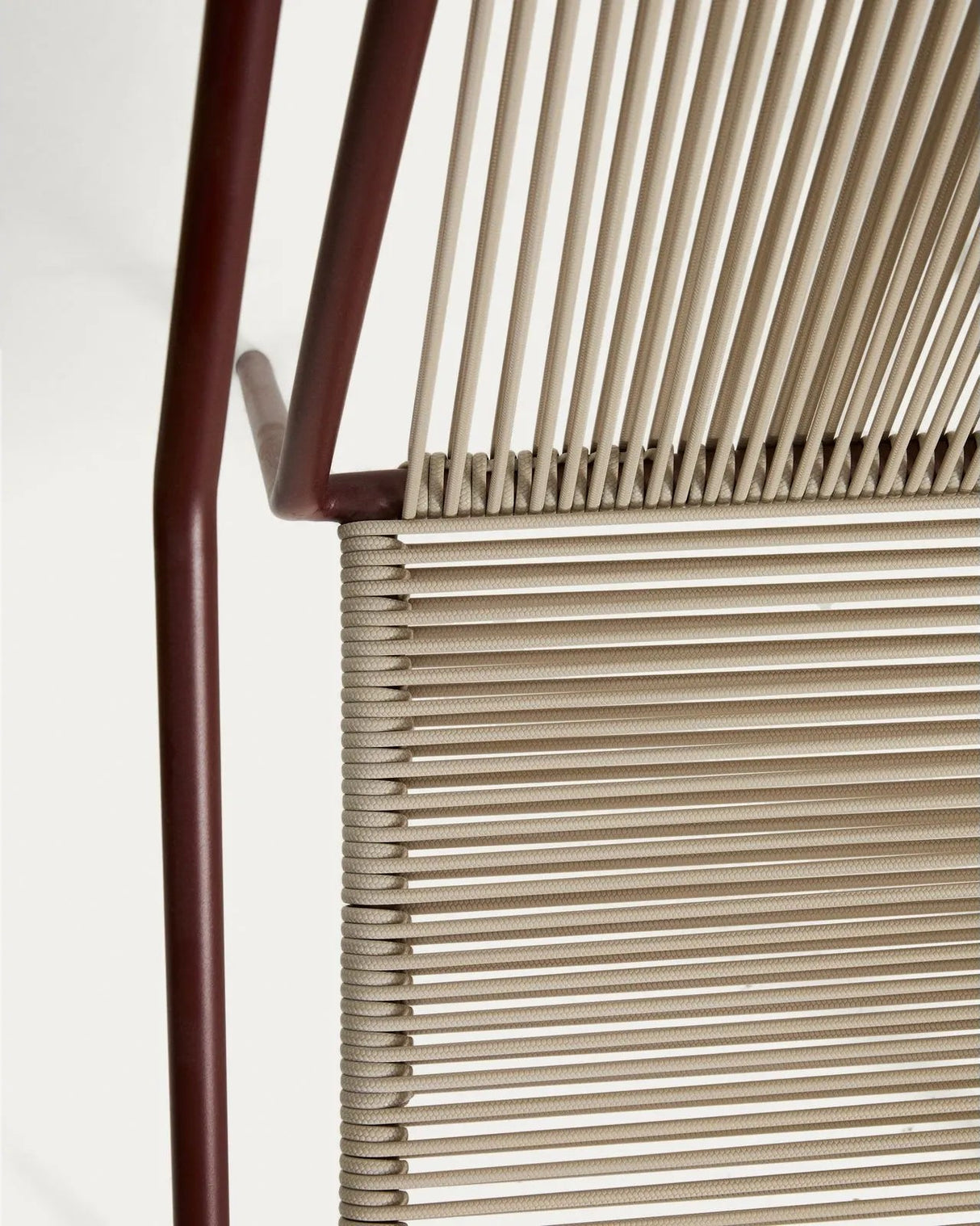Outdoor-Stuhl Zivia aus écrufarbenem Seil und granatrot verzinktem Stahl von Kave Home – Bild 11