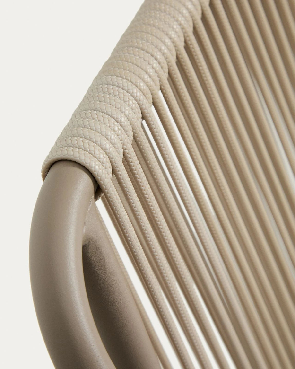 Outdoor-Stuhl Zivia aus écrufarbenem Seil und taupefarben verzinktem Stahl von Kave Home – Bild 10